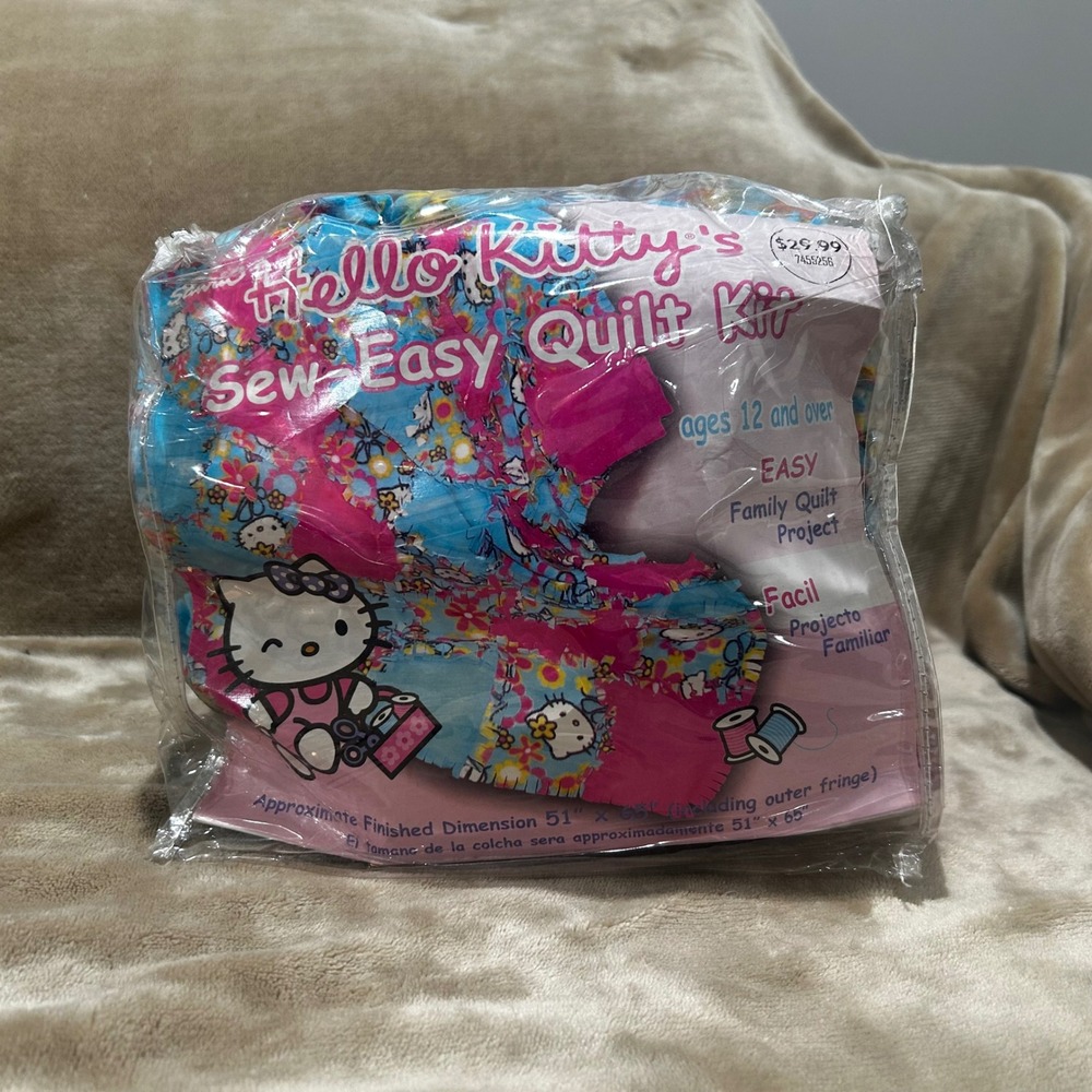 Hello Kitty Sew Easy Quilt Kit Fleece Fabric Project Ages 12 over‎ Family Craft